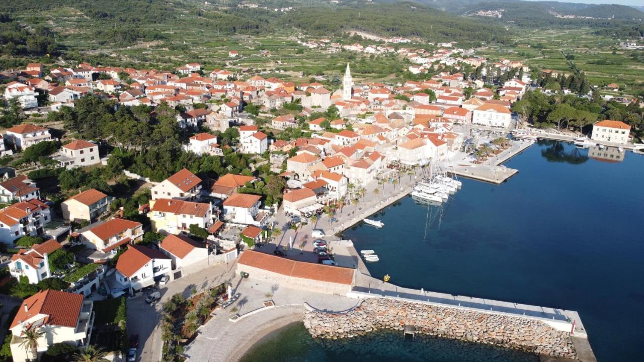 Apartments Peronja Jelsa Seafront Eksteriør billede
