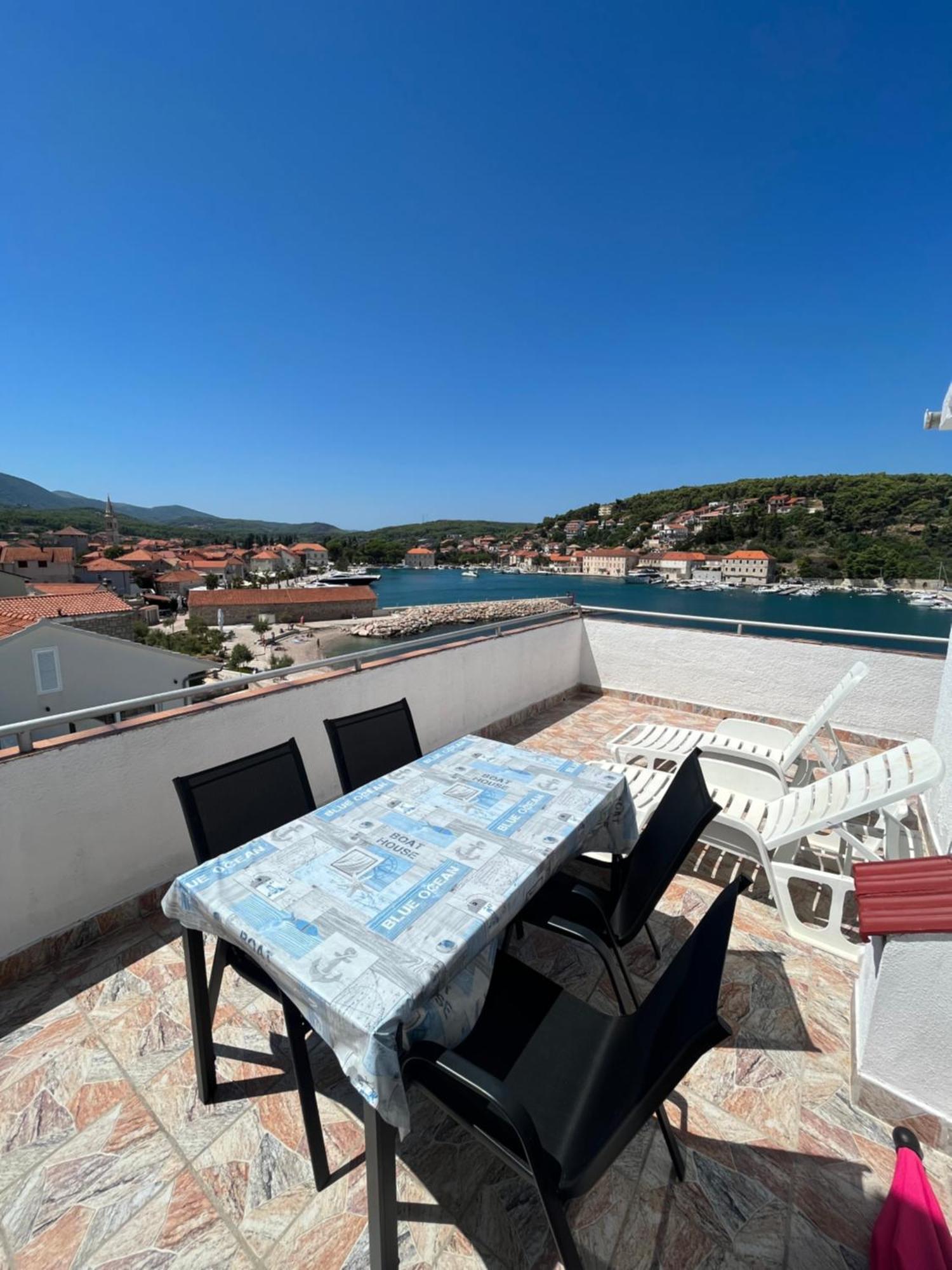 Apartments Peronja Jelsa Seafront Eksteriør billede