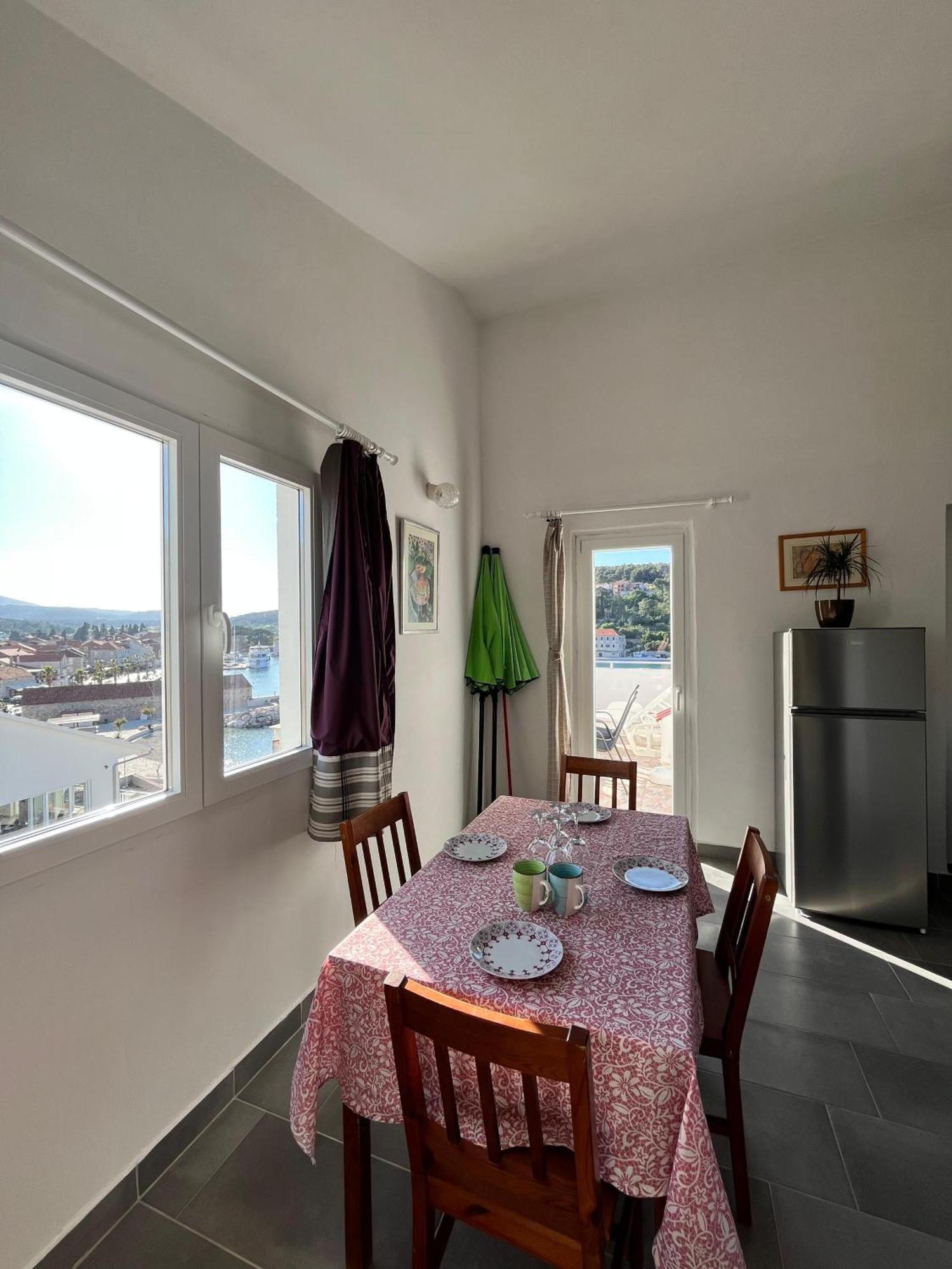Apartments Peronja Jelsa Seafront Eksteriør billede