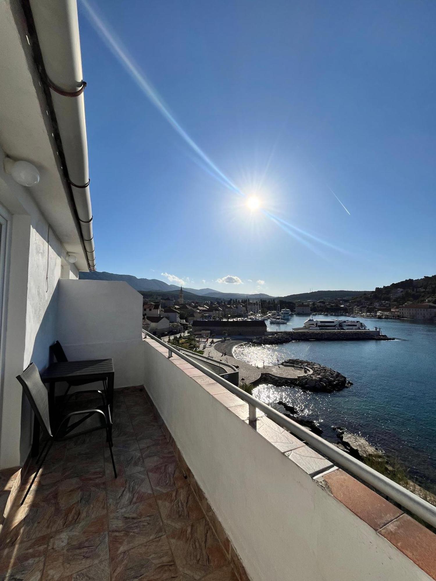 Apartments Peronja Jelsa Seafront Eksteriør billede